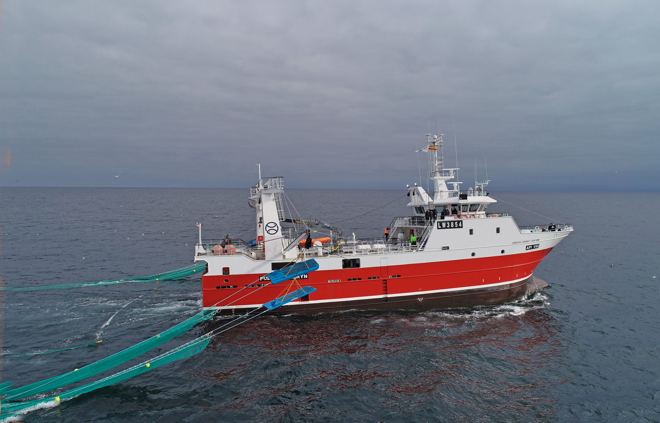 API X, Arrastrero congelador con trabajos de electrónica naval realizados por Edimar