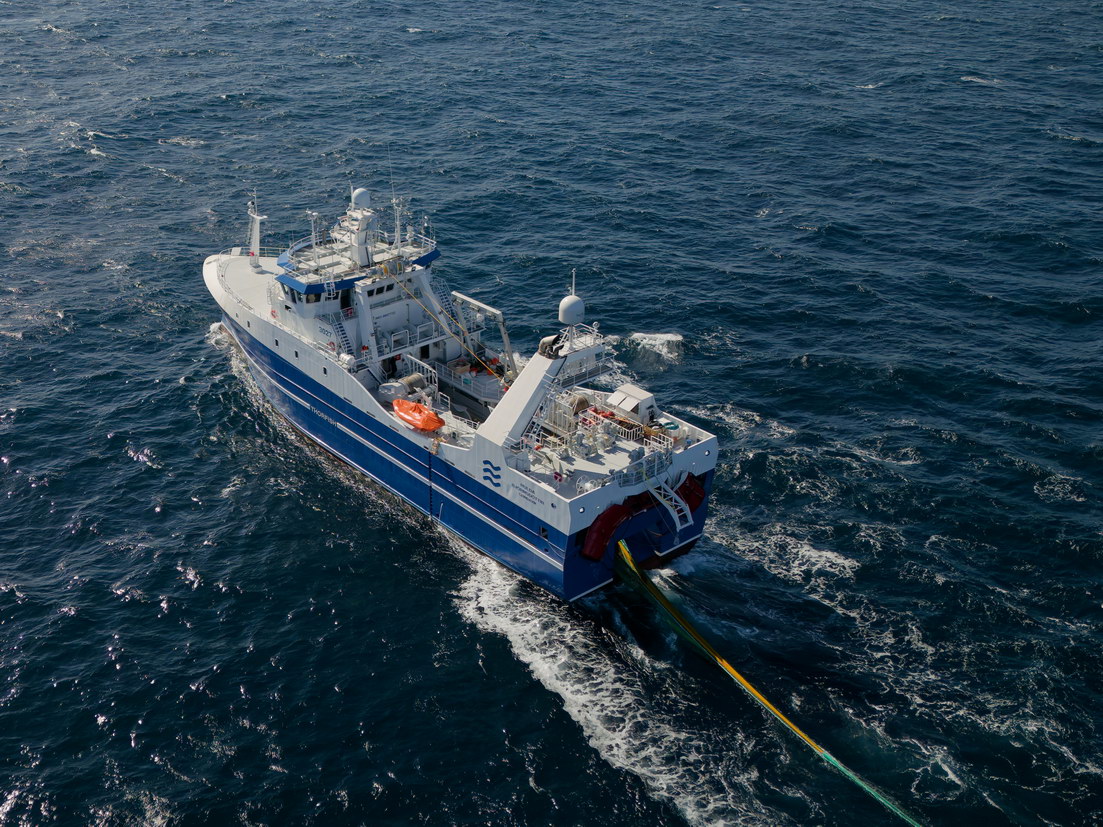 Hulda Björnsdóttir, Arrastrero de altura con trabajos de electrónica naval realizados por Edimar