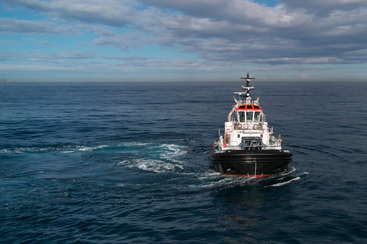 Hydrotug 1, Remolcador tractor dual fuel con trabajos de electrónica naval realizados por Edimar