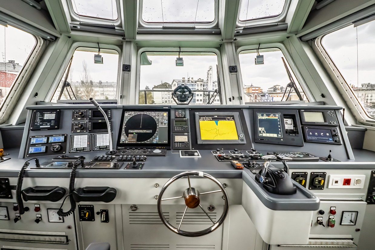 Noga, Embarcación de trabajo y servicio con trabajos de electrónica naval realizados por Edimar