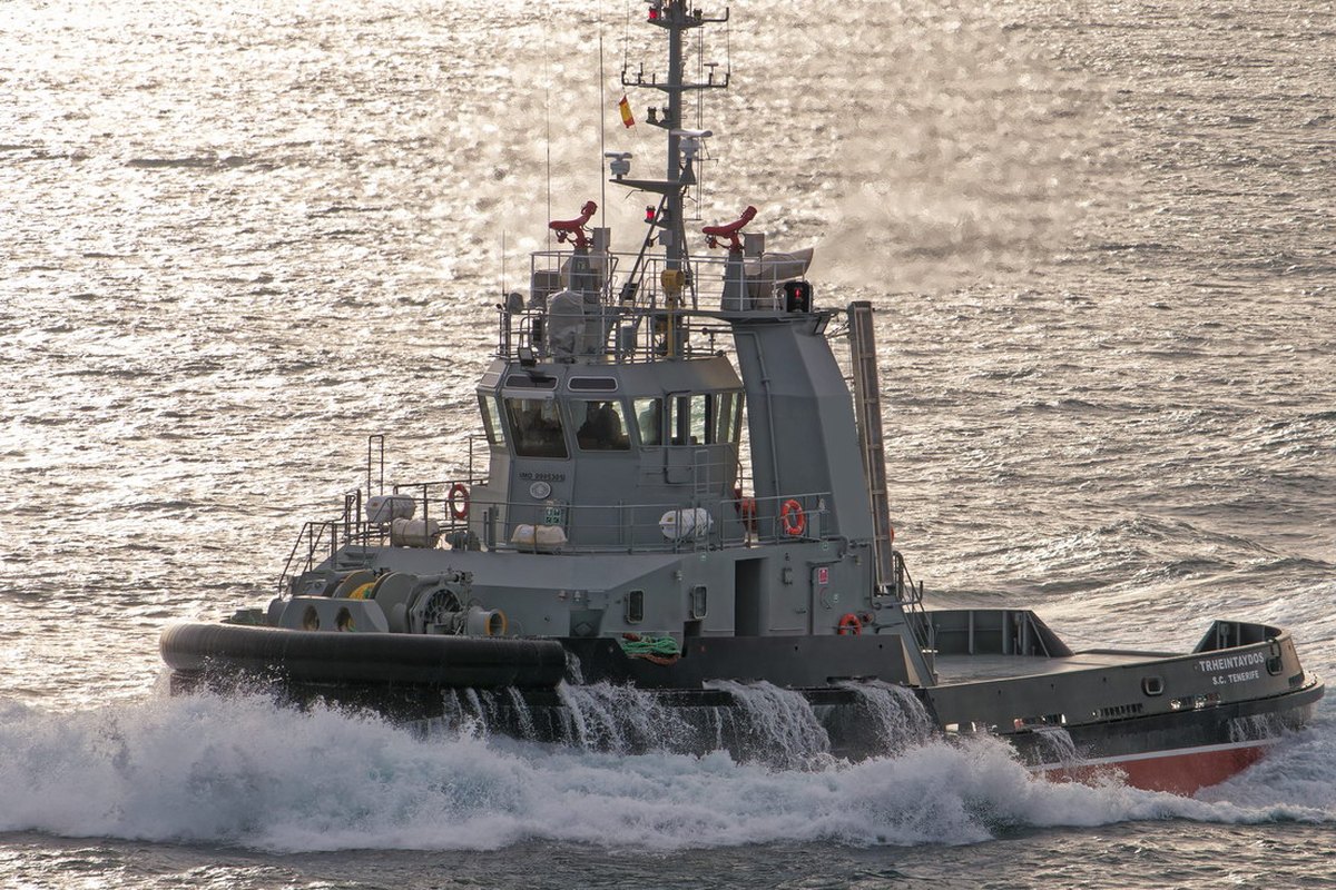 Trheintaydos, Remolcador portuario con trabajos de electrónica naval realizados por Edimar